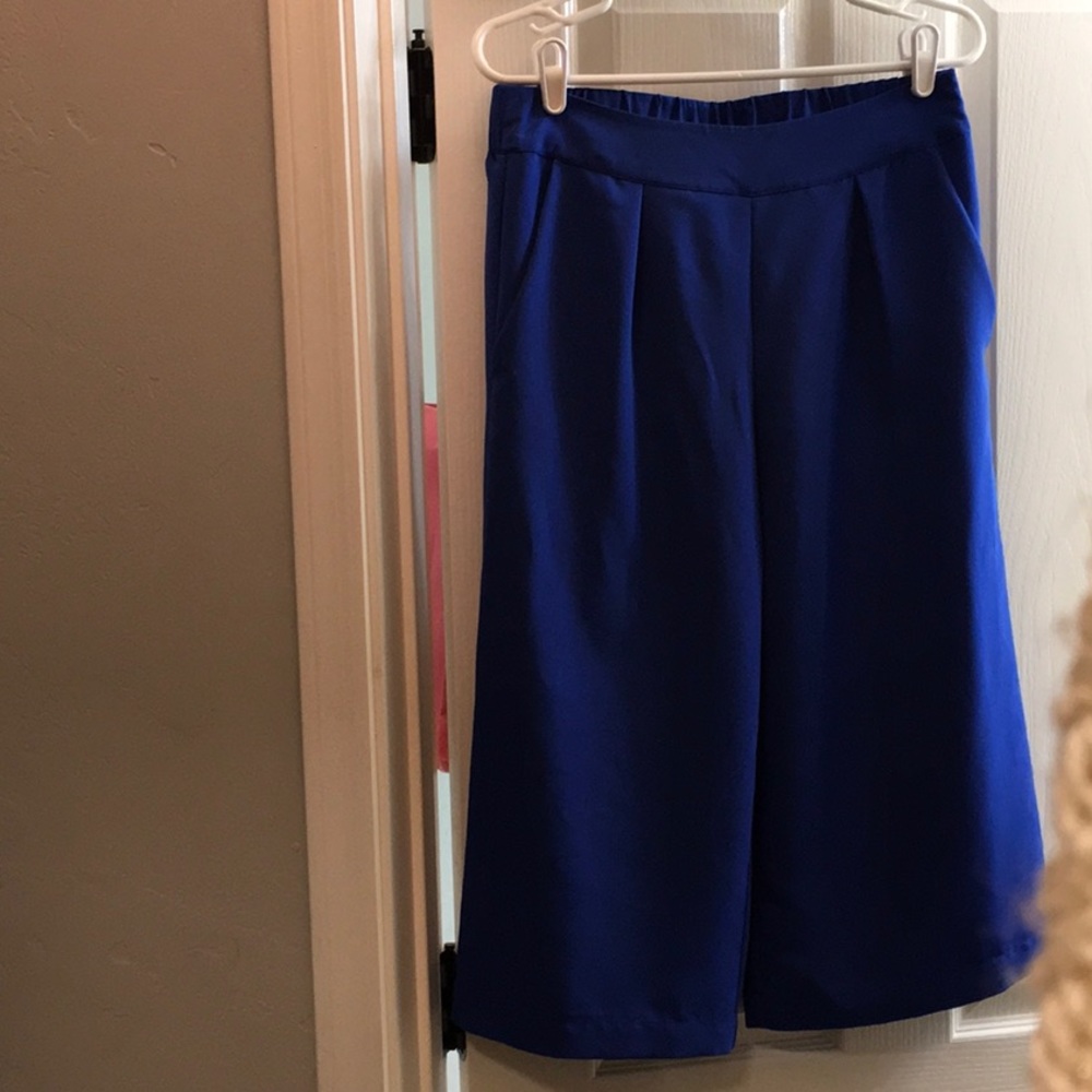 Blue Halston stretch Gaucho Pants